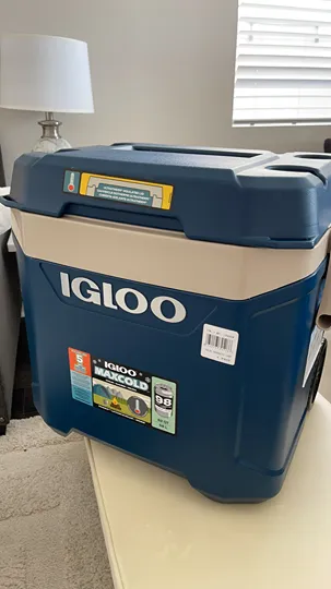 Igloo MaxCold Latitude Roller Cooler, 62QT, 58L