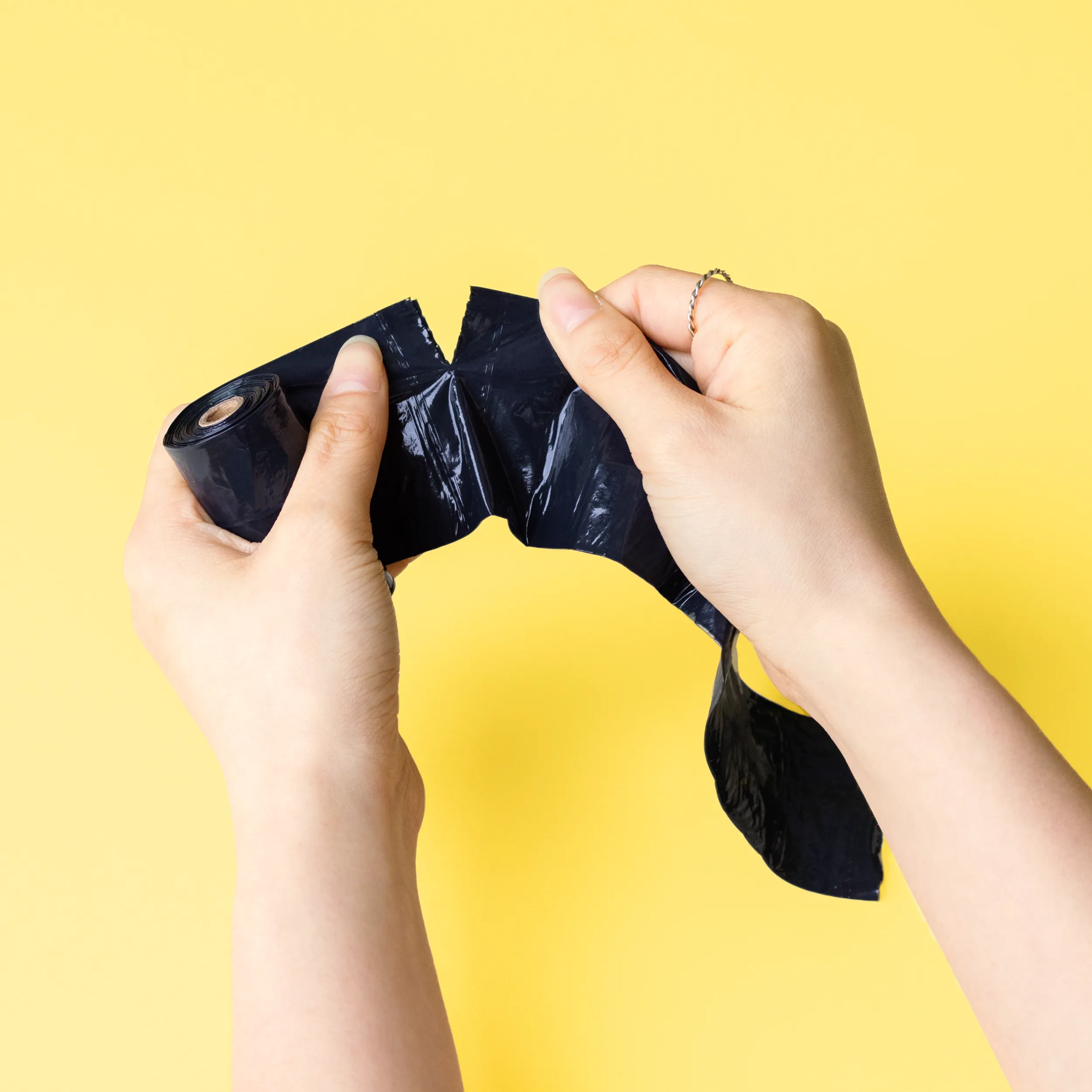 #INVISIBLEBAG x Wear Earthero Portable Outdoor Trash Bag Holder