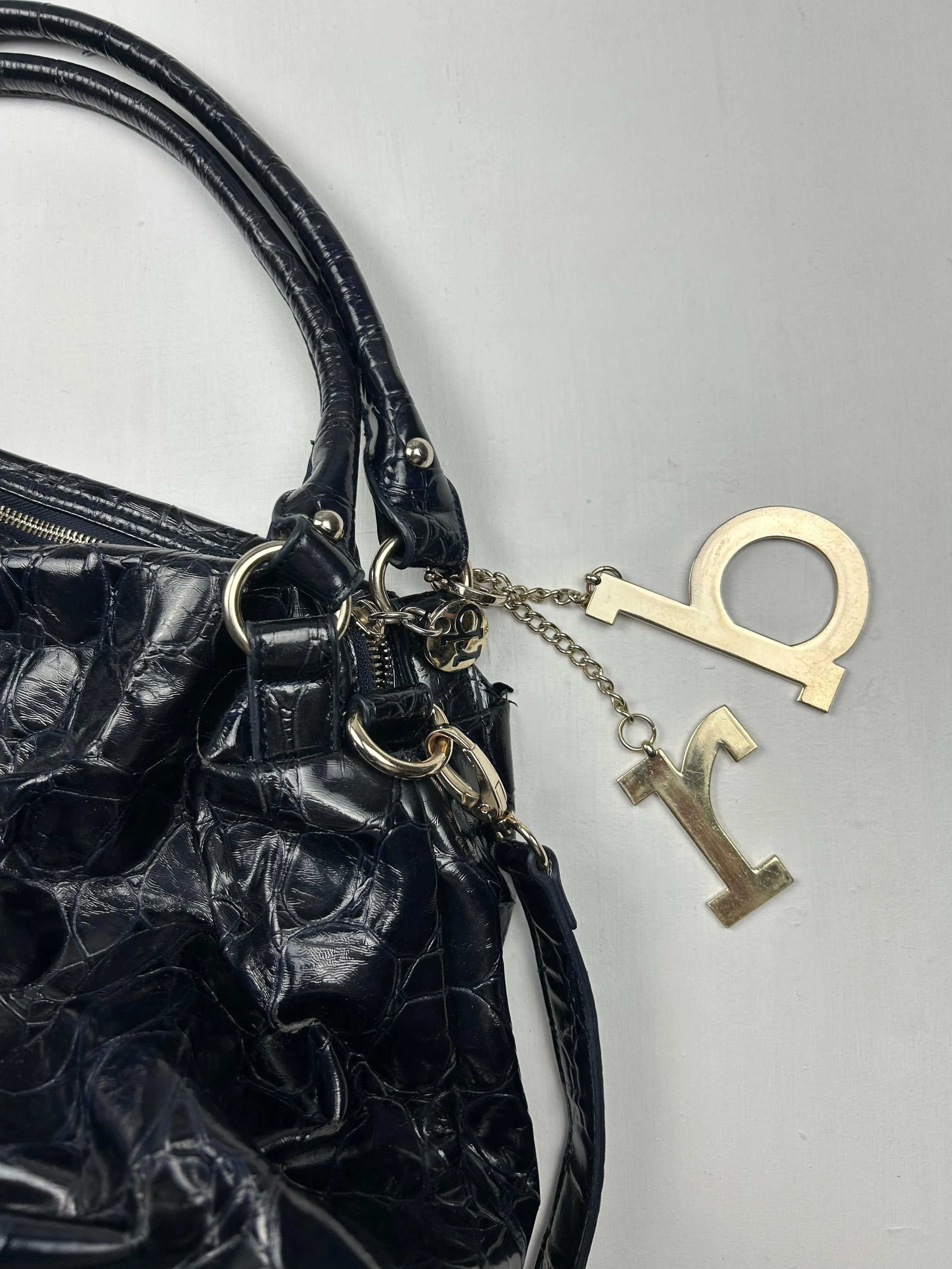 Navy croco uni shoulder bag with charms